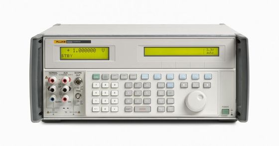 kopen Fluke 5522A High Performance Multi-Product Calibrator met brede workloaddekking en transporteerbaar ontwerp online vervaardiging