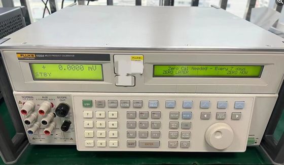 Gebruikte Fluke 5522A multifunctionele kalibrator met frequentie van 10 MHz en RS-232-interface - volledig geteste testapparatuur voor meerdere producten