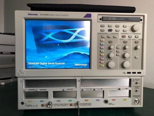 Tektronix DSA8300 Digitale Seriële Analyzer Sampling Oscilloscope met 16-bits A/D, 70 GHz Bandbreedte en Geautomatiseerde Masker Testen