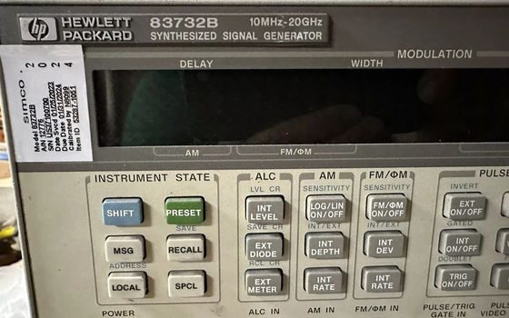 Keysight (Agilent) 83732B 10 MHz tot en met 20 GHz Synthetische signaalgenerator Gebruikte testapparatuur
