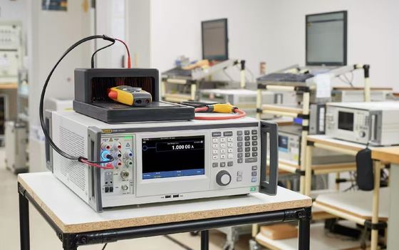 Fluke 5550A en 5540A multi-product kalibratoren met 17,8 cm kleuren touchscreen