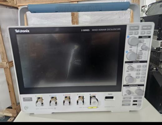 Gecontroleerde Tektronix 3-serie MDO Mixed Domain Oscilloscopen MDO32 en MDO34